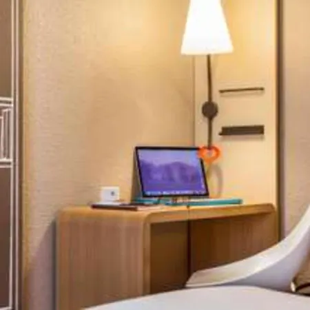 Hotel Ibis Gare De L'est Tgv