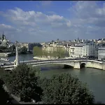 Ibis Gare De L'est Tgv מלון 3*